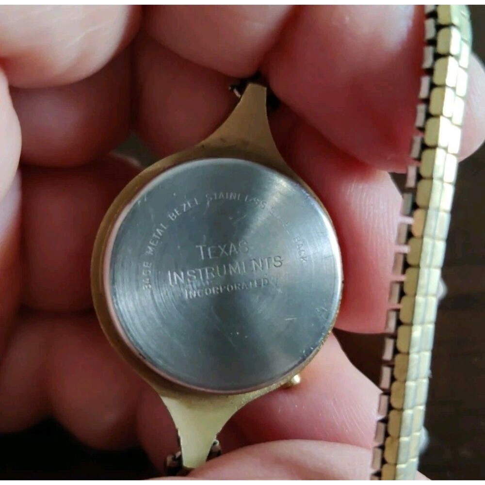 TI Texas Instruments Red LED Ladies Goldtone Watch NEEDS Battery - Picture 4 of 6